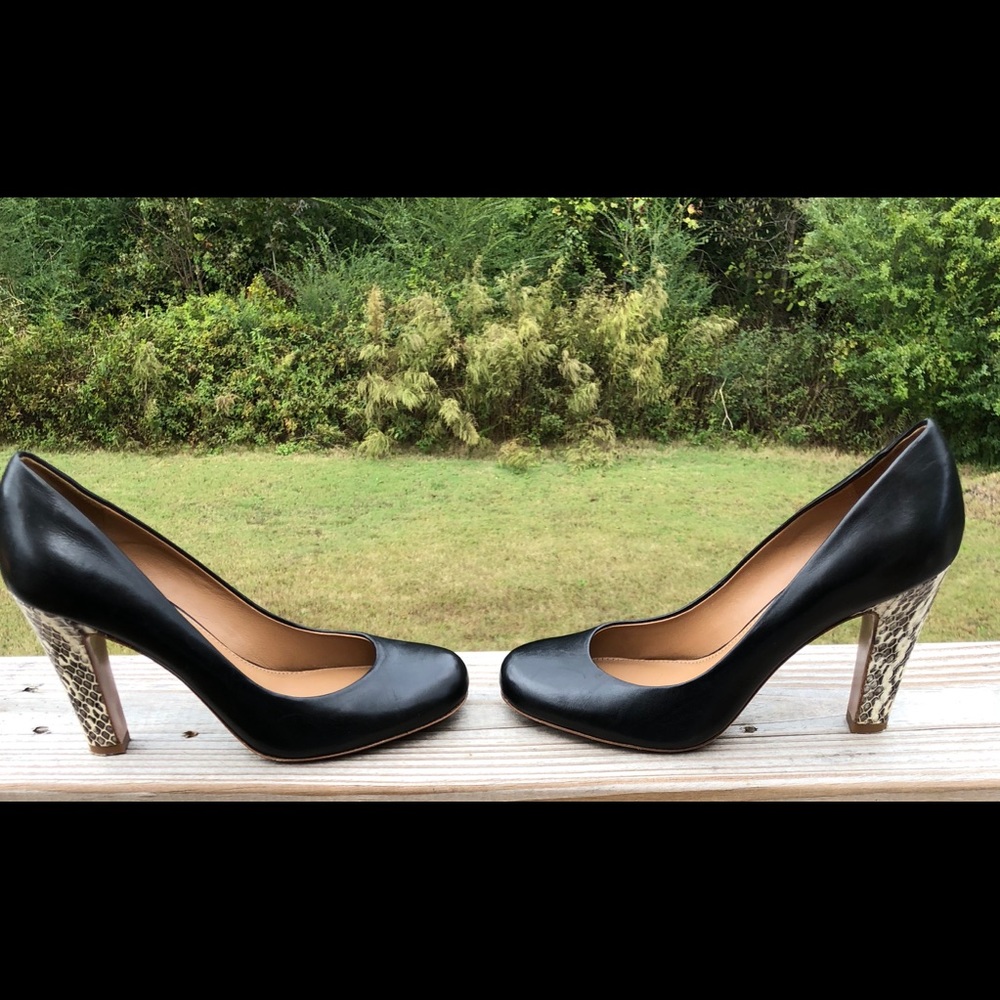 Elle Tahari Black Pumps